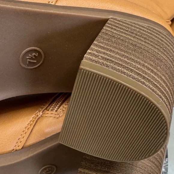 Universal Thread Tan Heeled Boots - Picture 12 of 14